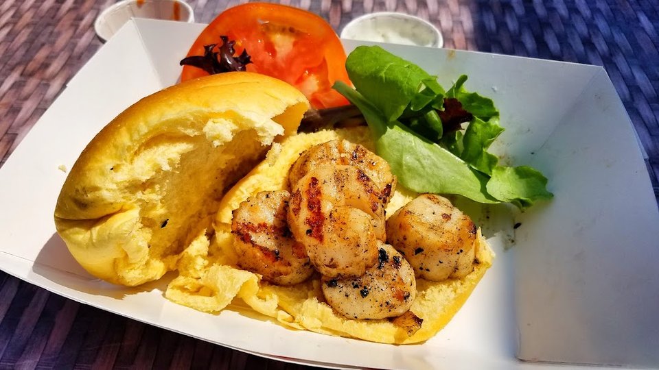 Grilled Scallops Sandwich